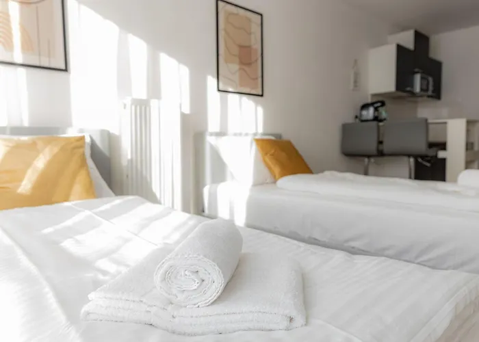 Apartment Come4stay - Modern - Parkplatz By Interhome *